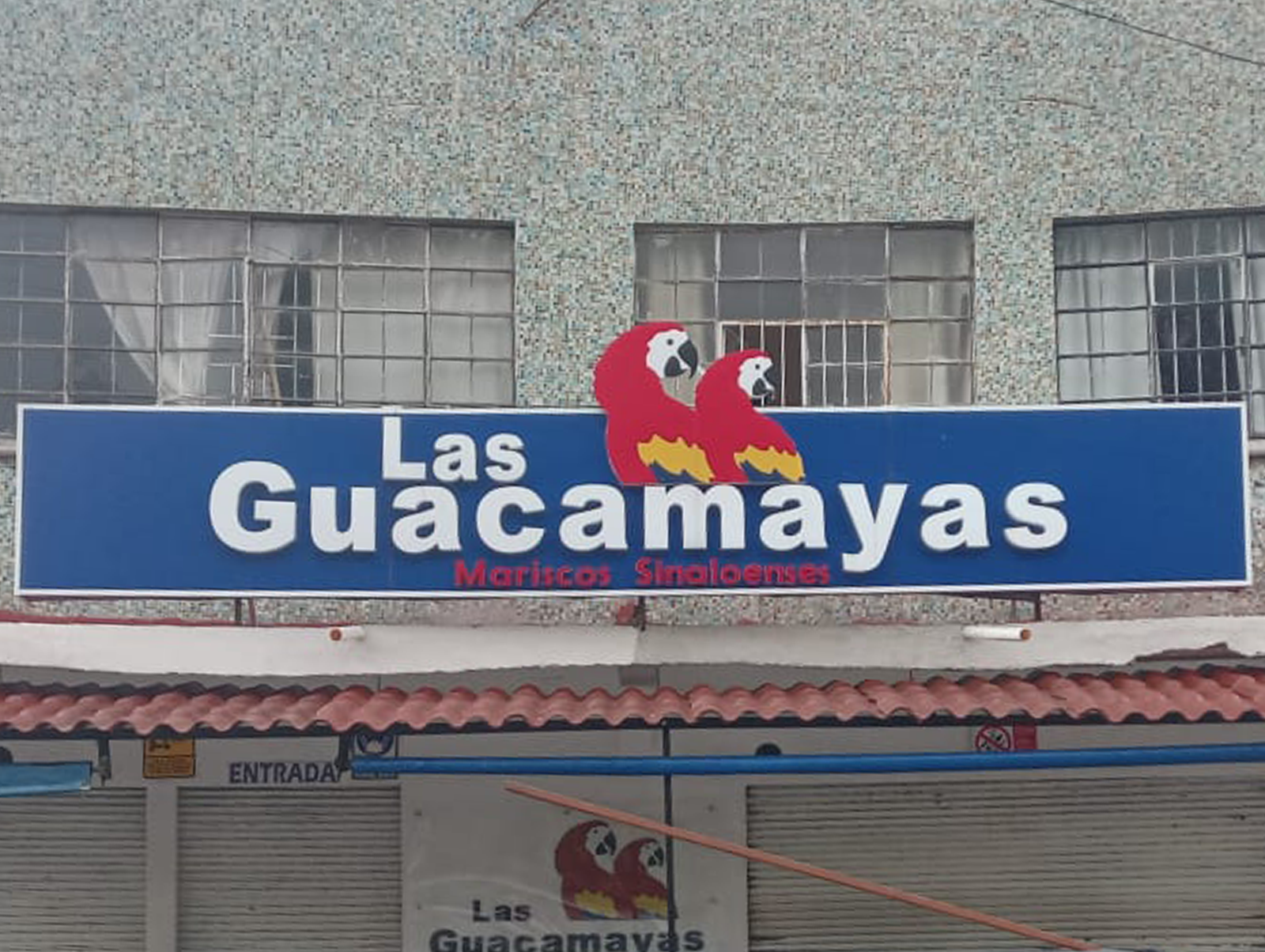 instalación de letras de acrílico