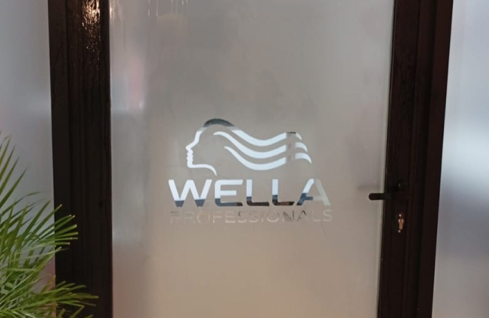 instalación de vinil esmerilado para empresa