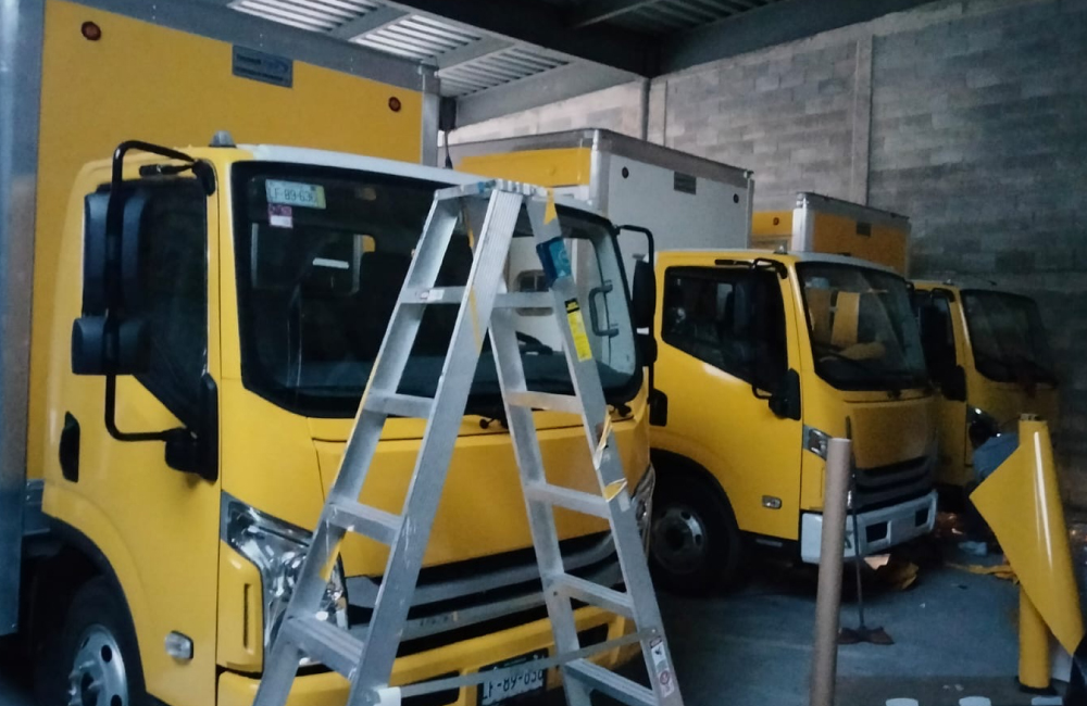 Instalación de Rotulación Automotriz en CDMX por Visual Impact.