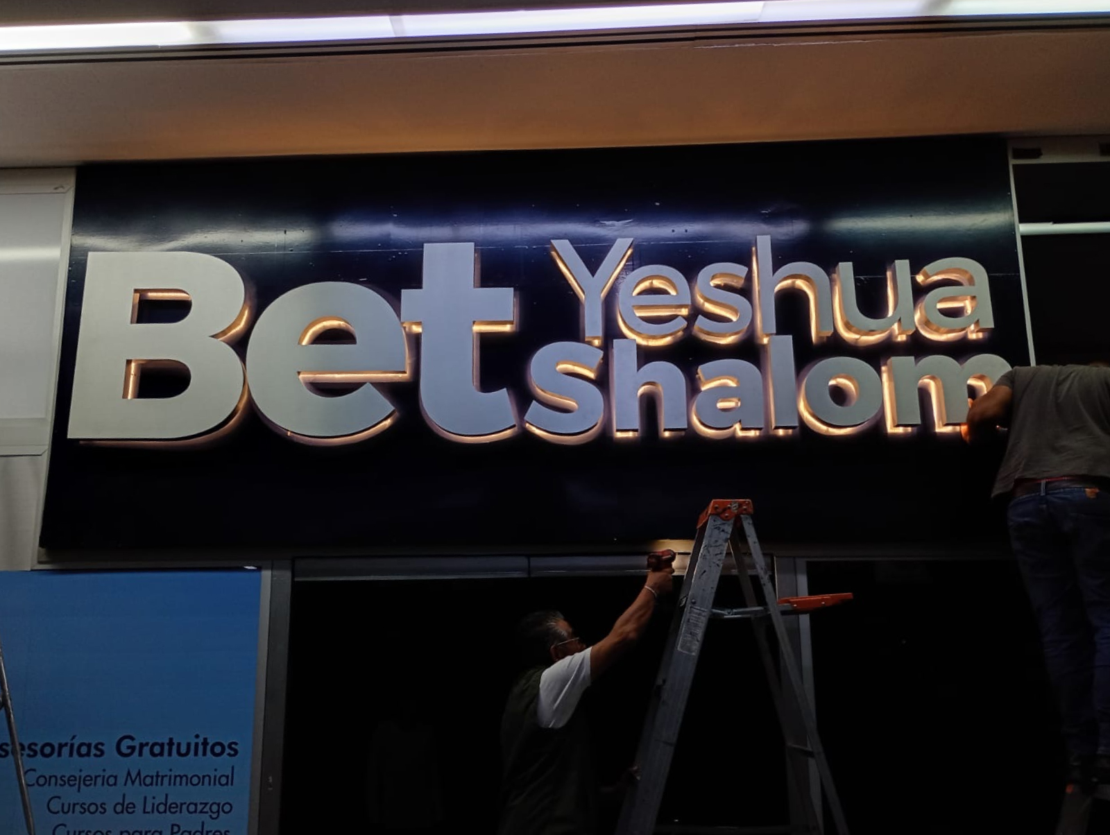 anuncio luminoso 3d en acrilico para negocios