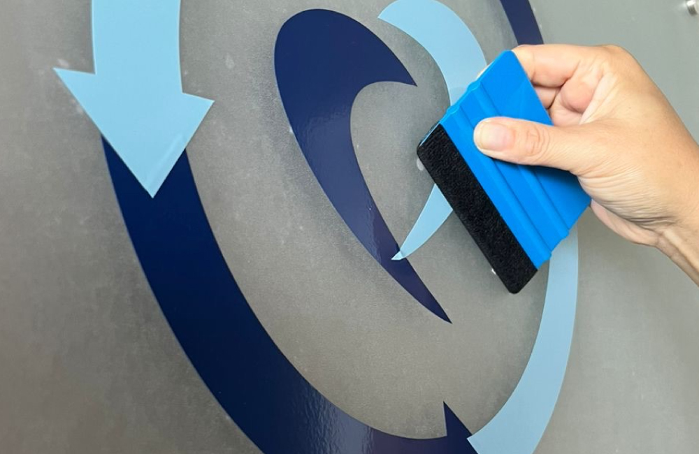 instalación de vinil esmerilado para empresa