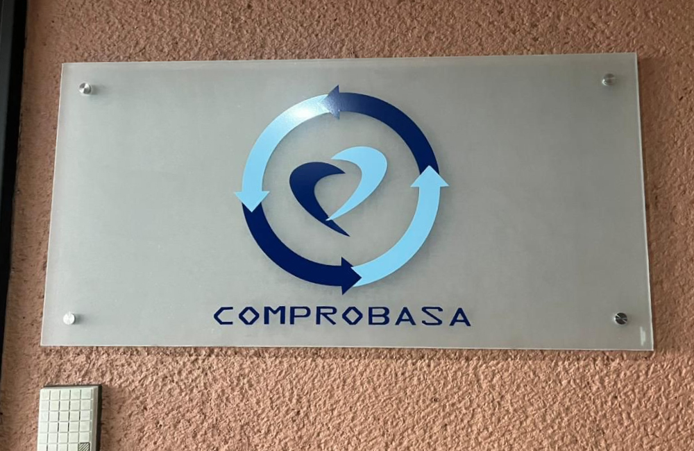 instalación de vinil esmerilado para empresa