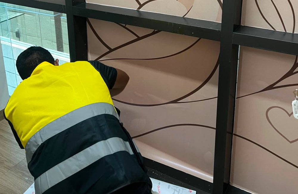 instalación de vinil microperforado para empresa